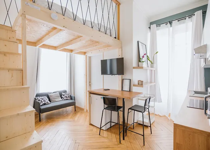 Celestin Marie Celine Rdc Hypercentre Lumineux * Виши